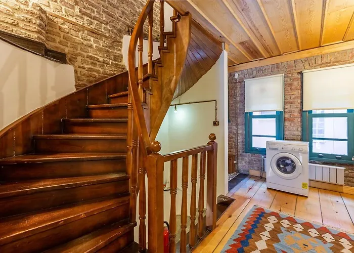 Historic House Near Popular Landmarks In Balat